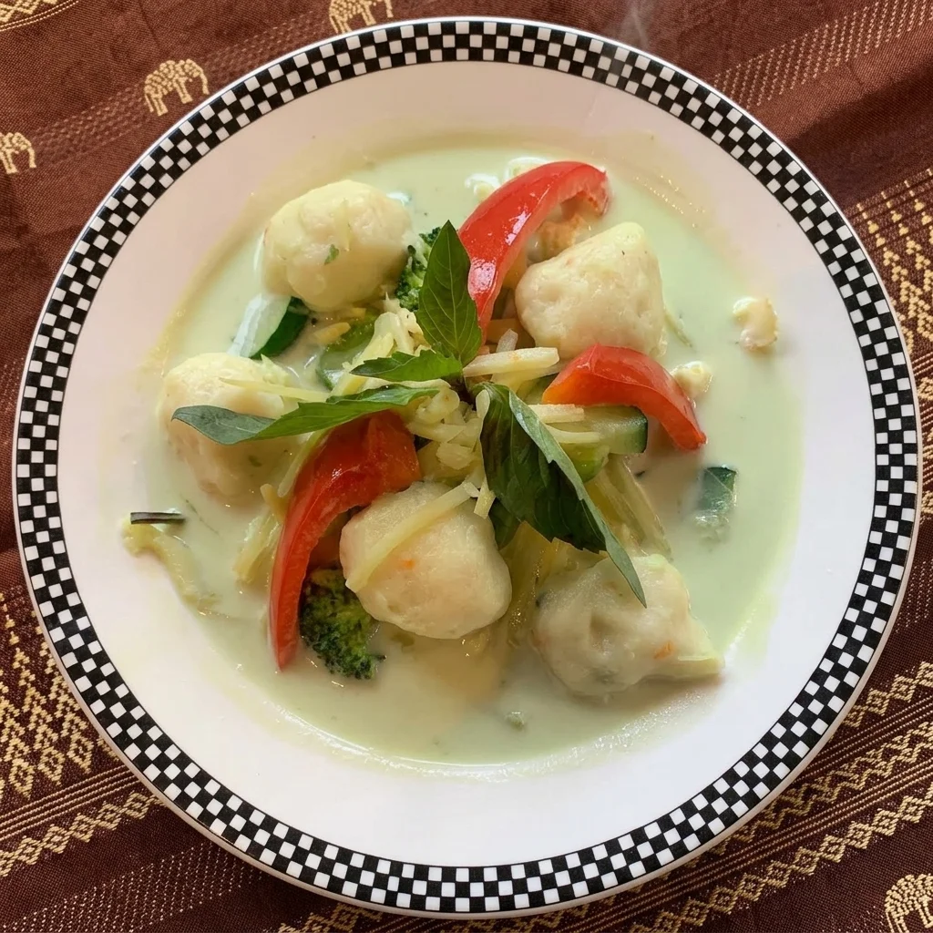 Green curry chicken simmered in coconut milk and Thai basil at Tom Yum Thai in Winnipeg, MB